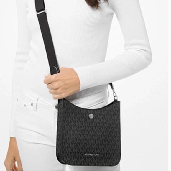 MICHAEL KORS Briley Small Logo Messenger Bag BLACK SIGNATURE COLOR - Picture 3 of 15